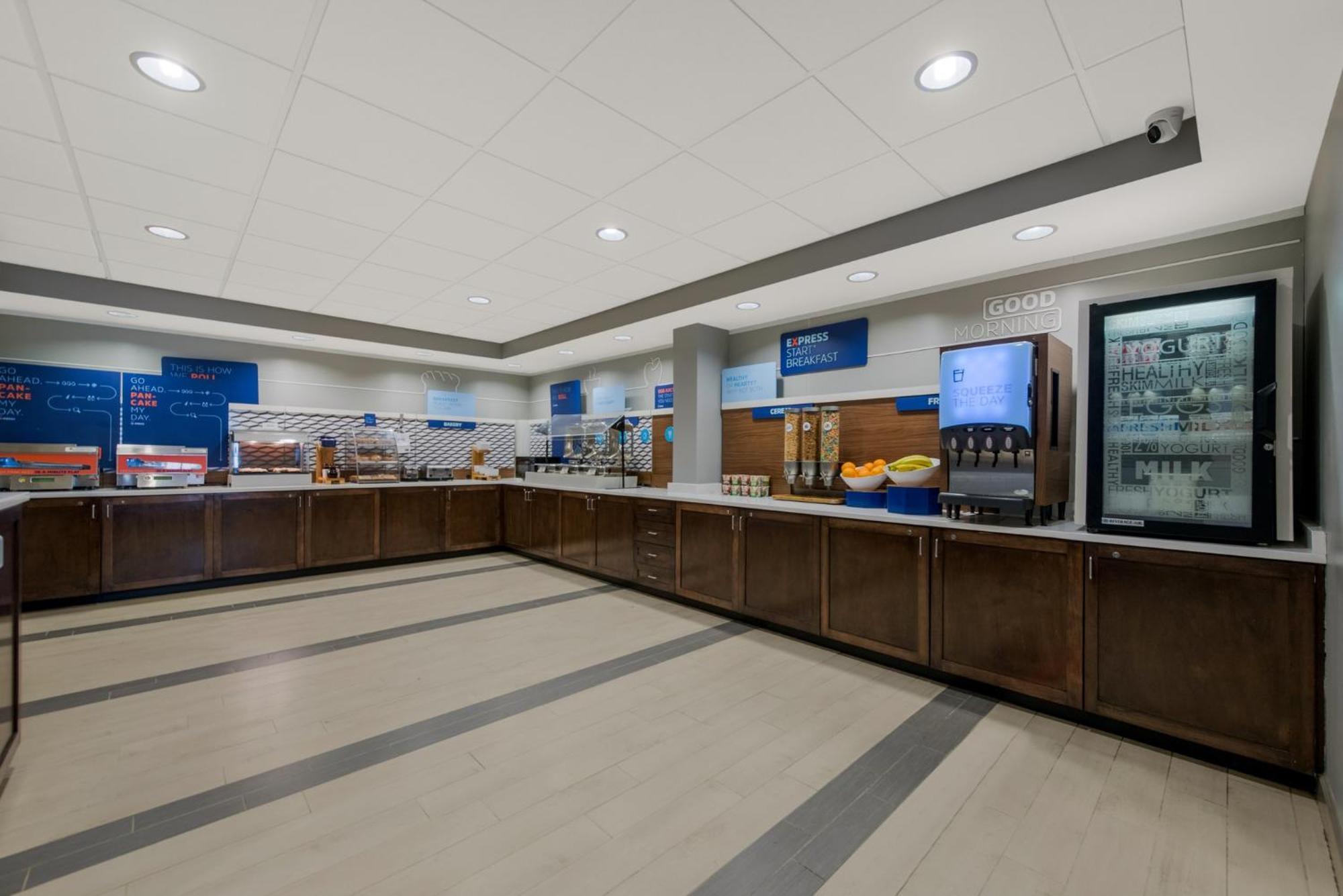 Holiday Inn Express Hotels- Hampton By Ihg Exterior photo